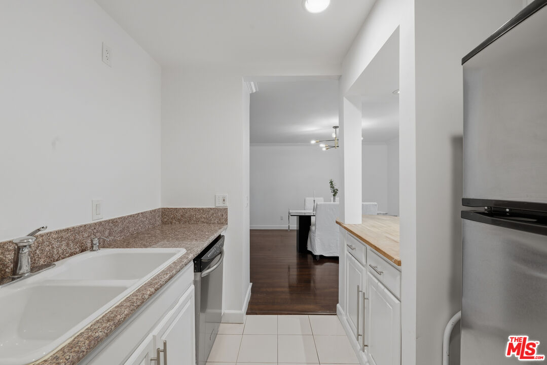 10732 Woodbine Street, Unit 3 Los Angeles, CA 90034 - Photo 18 of 37