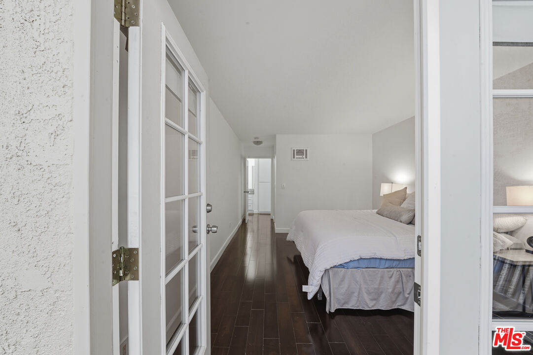 10732 Woodbine Street, Unit 3 Los Angeles, CA 90034 - Photo 24 of 37