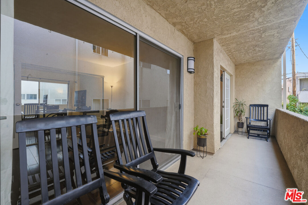 10732 Woodbine Street, Unit 3 Los Angeles, CA 90034 - Photo 32 of 37