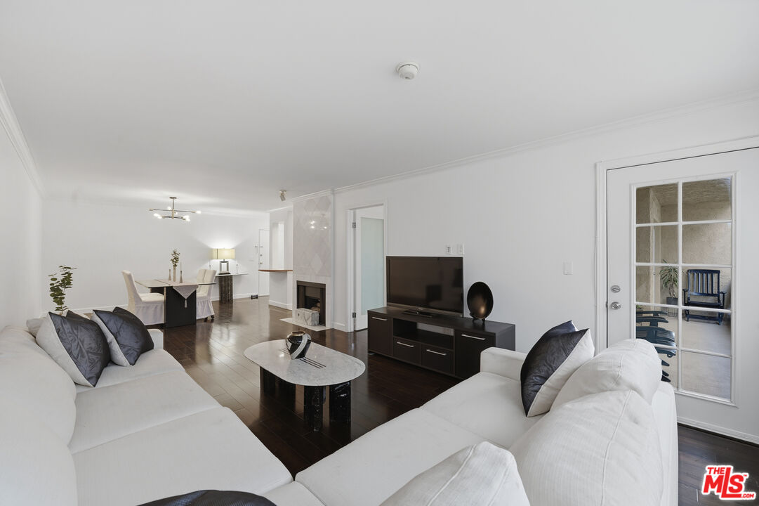 10732 Woodbine Street, Unit 3 Los Angeles, CA 90034 - Photo 8 of 37