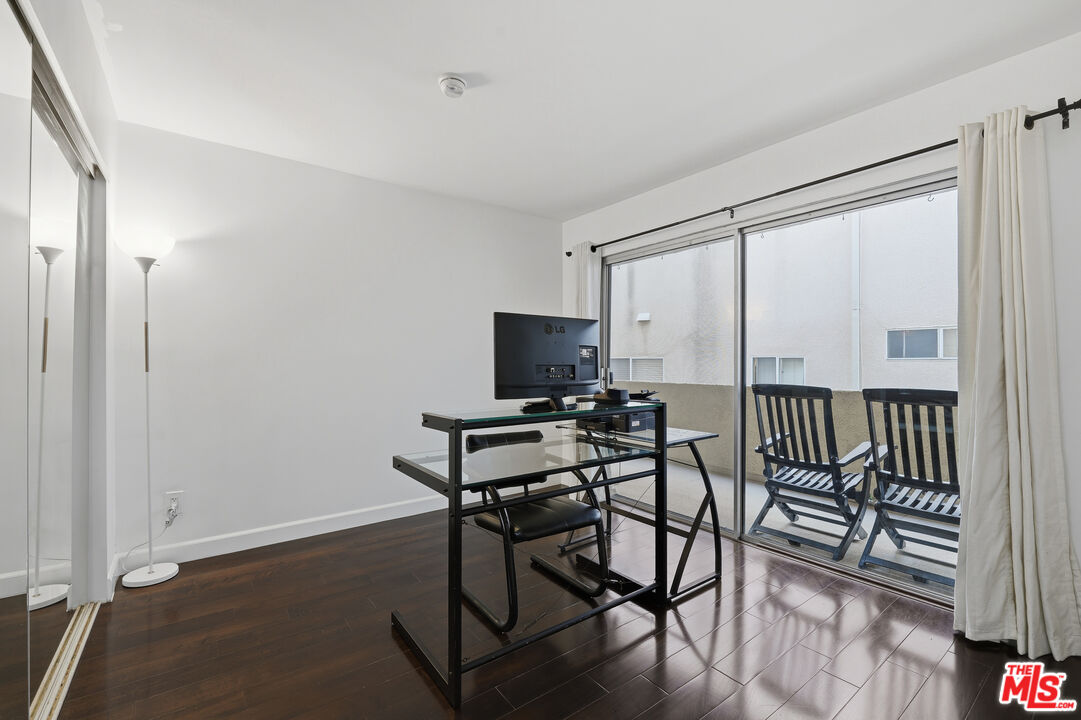 10732 Woodbine Street, Unit 3 Los Angeles, CA 90034 - Photo 9 of 37