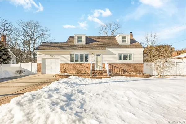 $599,990 | 161 Irving Avenue, North Babylon, NY 11703