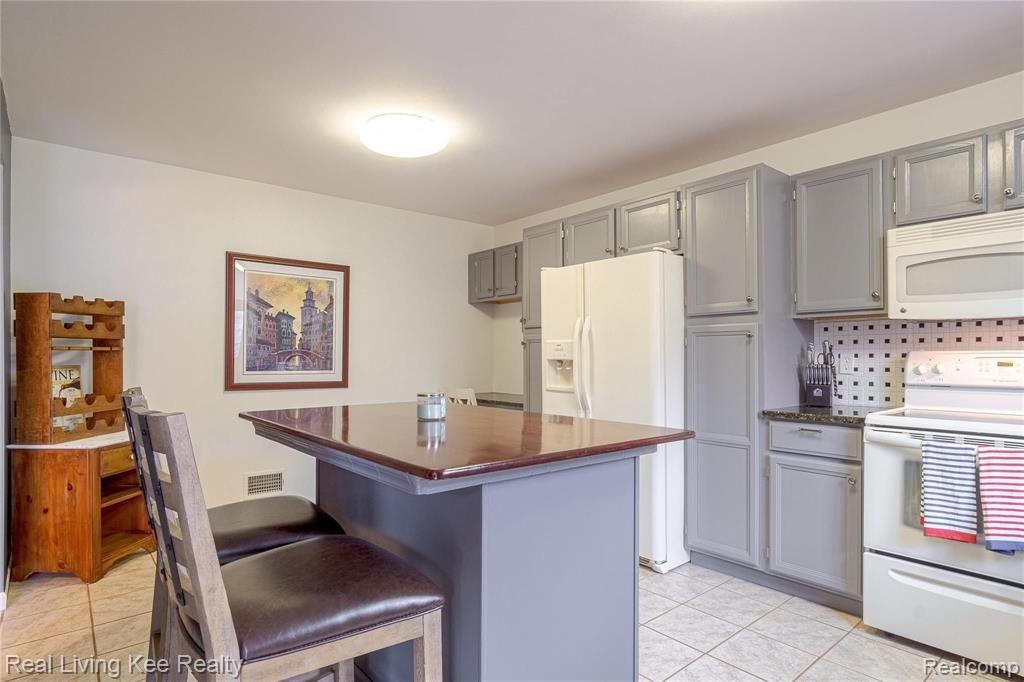 2200 Rochelle Park Drive Rochester Hills, MI 48309 - Photo 15 of 49