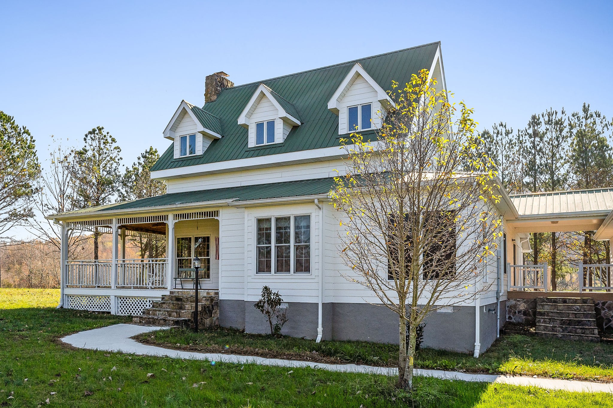 225 Apple Valley Lane Morrison, TN 37357 - Photo 12 of 74 a front view of a house with a yard