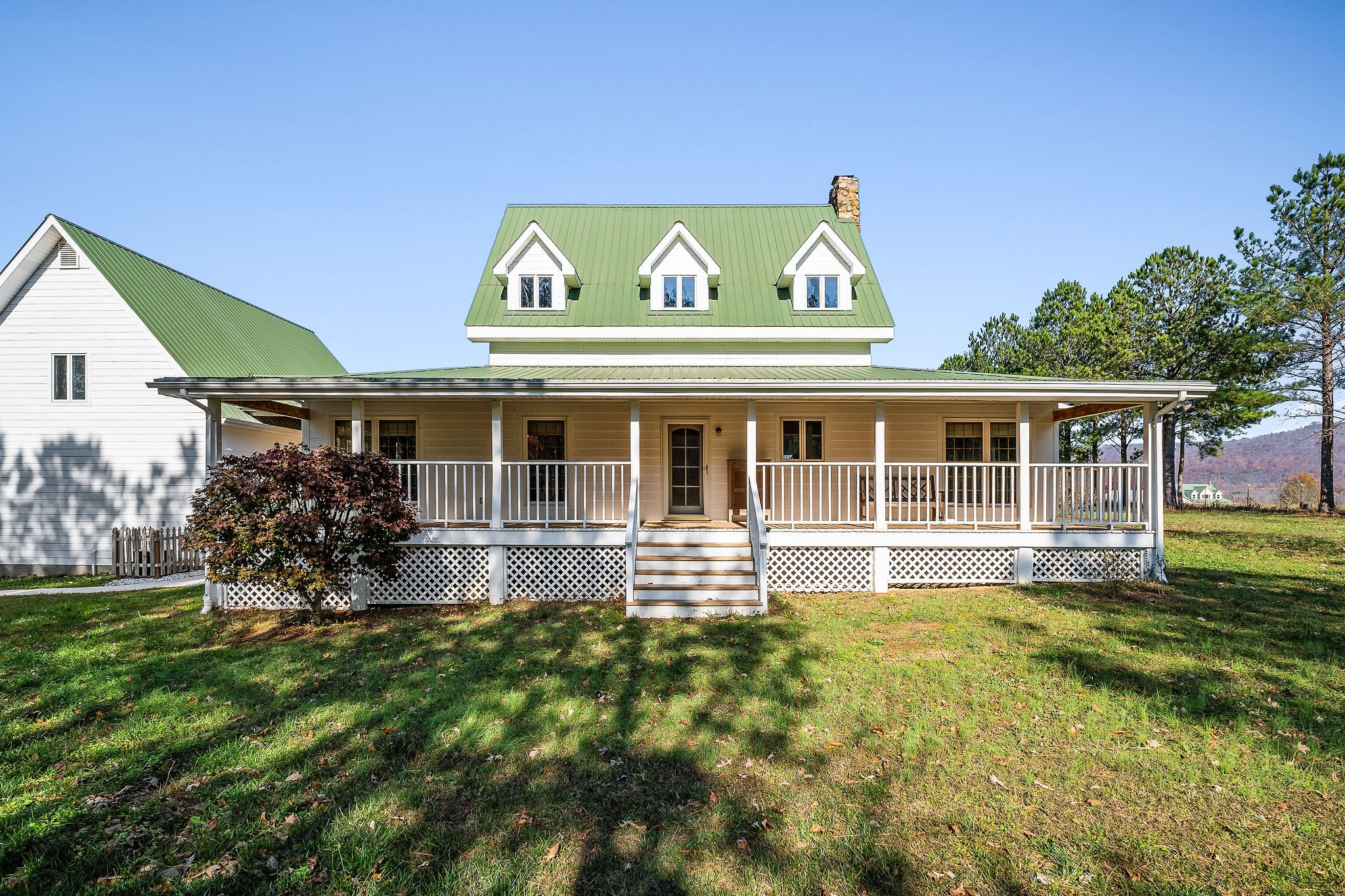 225 Apple Valley Lane Morrison, TN 37357 - Photo 10 of 74 a front view of a house with a garden
