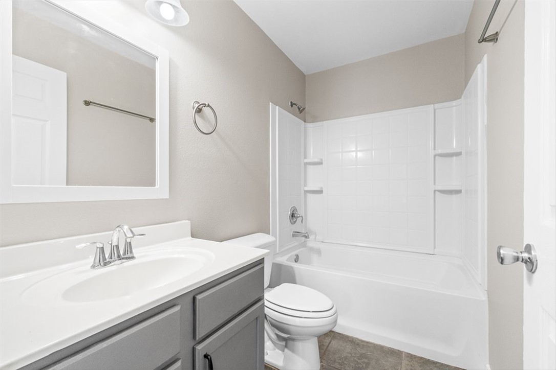 314 San Rafael Drive Portland, TX 78374 - Photo 15 of 27 2nd bathroom