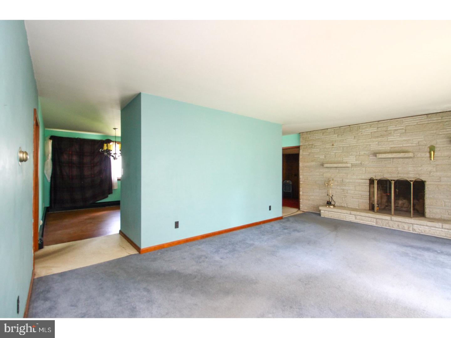 249 Church Road Medford, NJ 08055 - Photo 2 of 25 Living Room