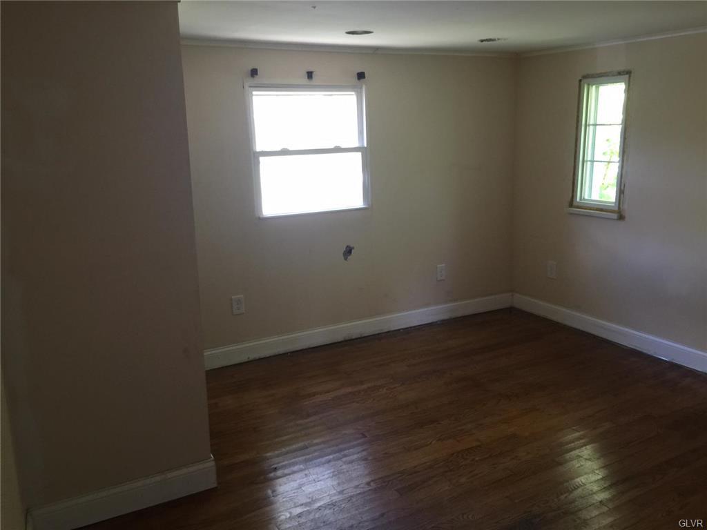 6340 Chapmans Road Allentown, PA 18104 - Photo 9 of 10 Gallery Image 9