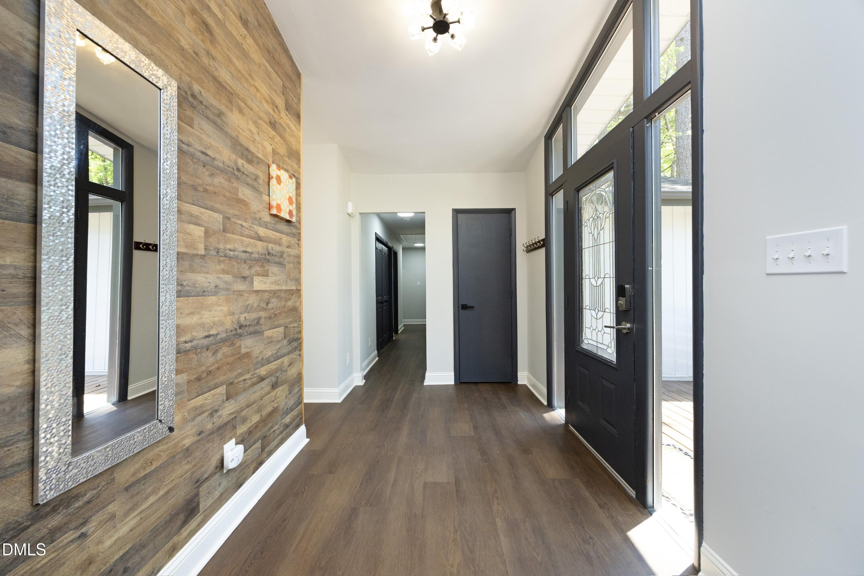 1122 Shadyside Drive Raleigh, NC 27612 - Photo 9 of 48 06Foyer