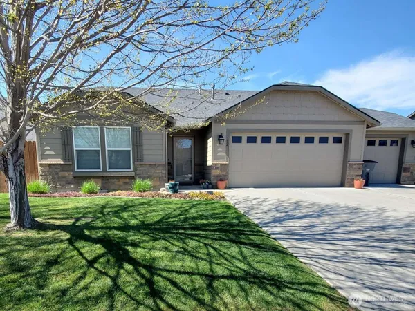 $399,900 | 192 South Osborne Street, Kennewick, WA 99336