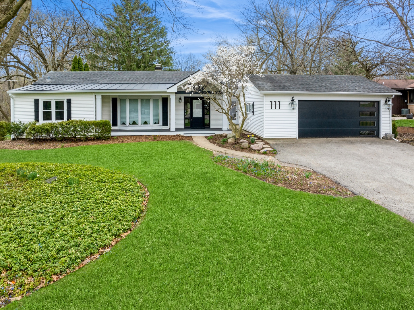 111 Brookhill Road Libertyville, IL 60048 - Photo 1 of 25 Gallery Image 1