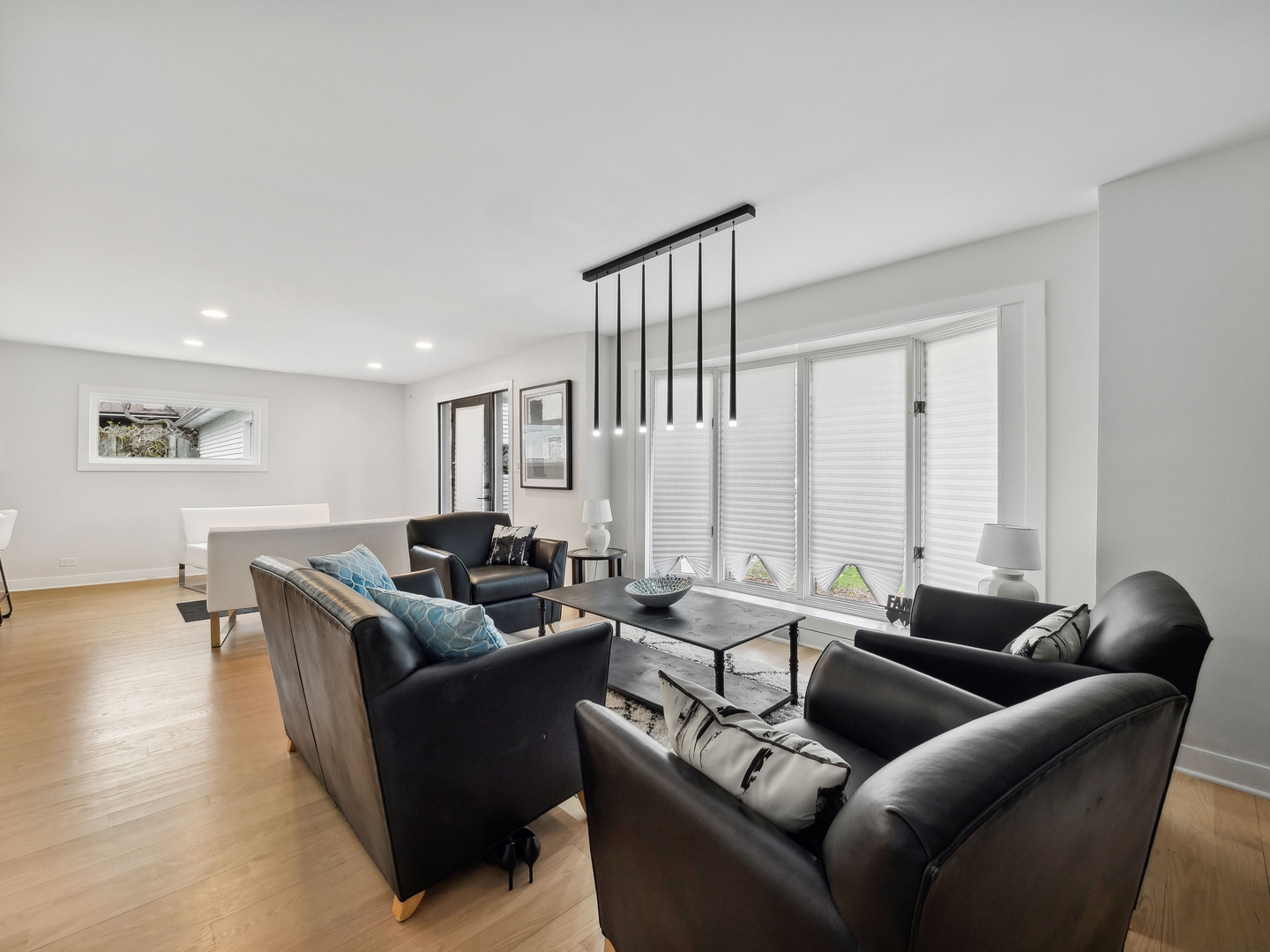 111 Brookhill Road Libertyville, IL 60048 - Photo 2 of 25 Gallery Image 2