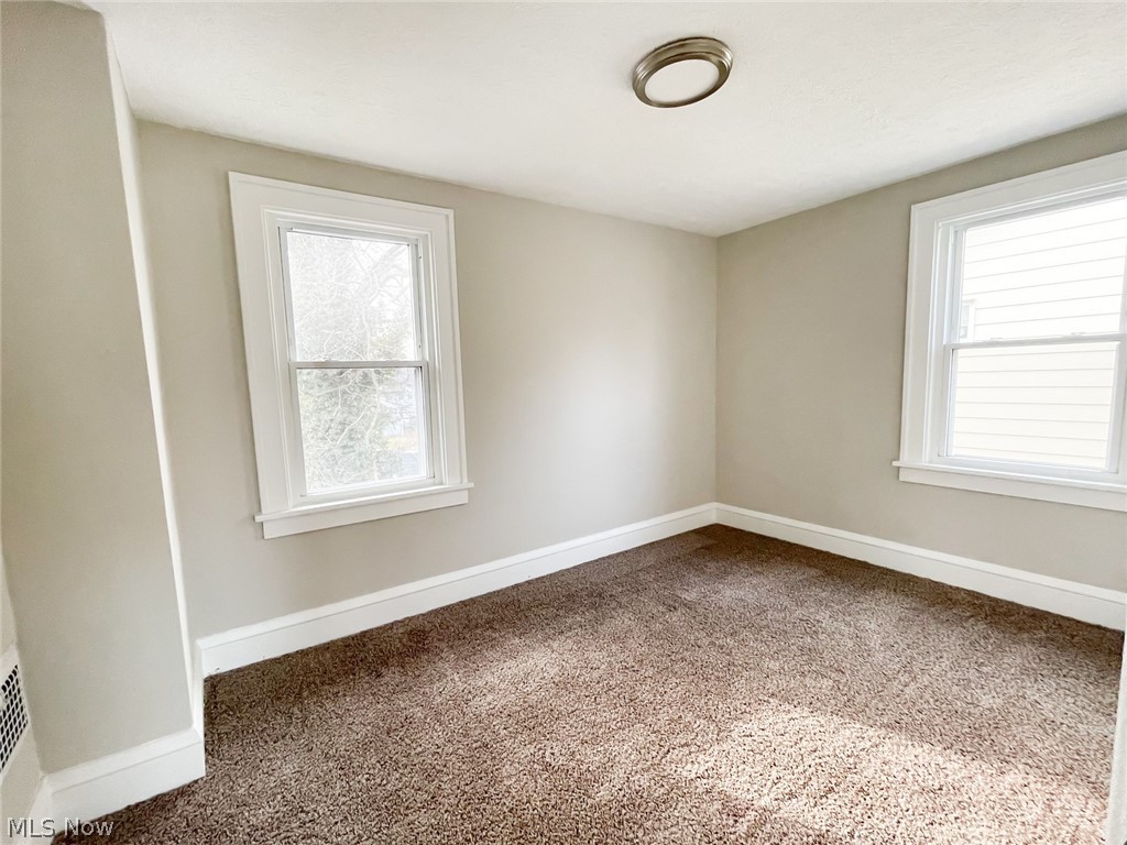 1040 Elbon Road Cleveland, OH 44121 - Photo 10 of 21