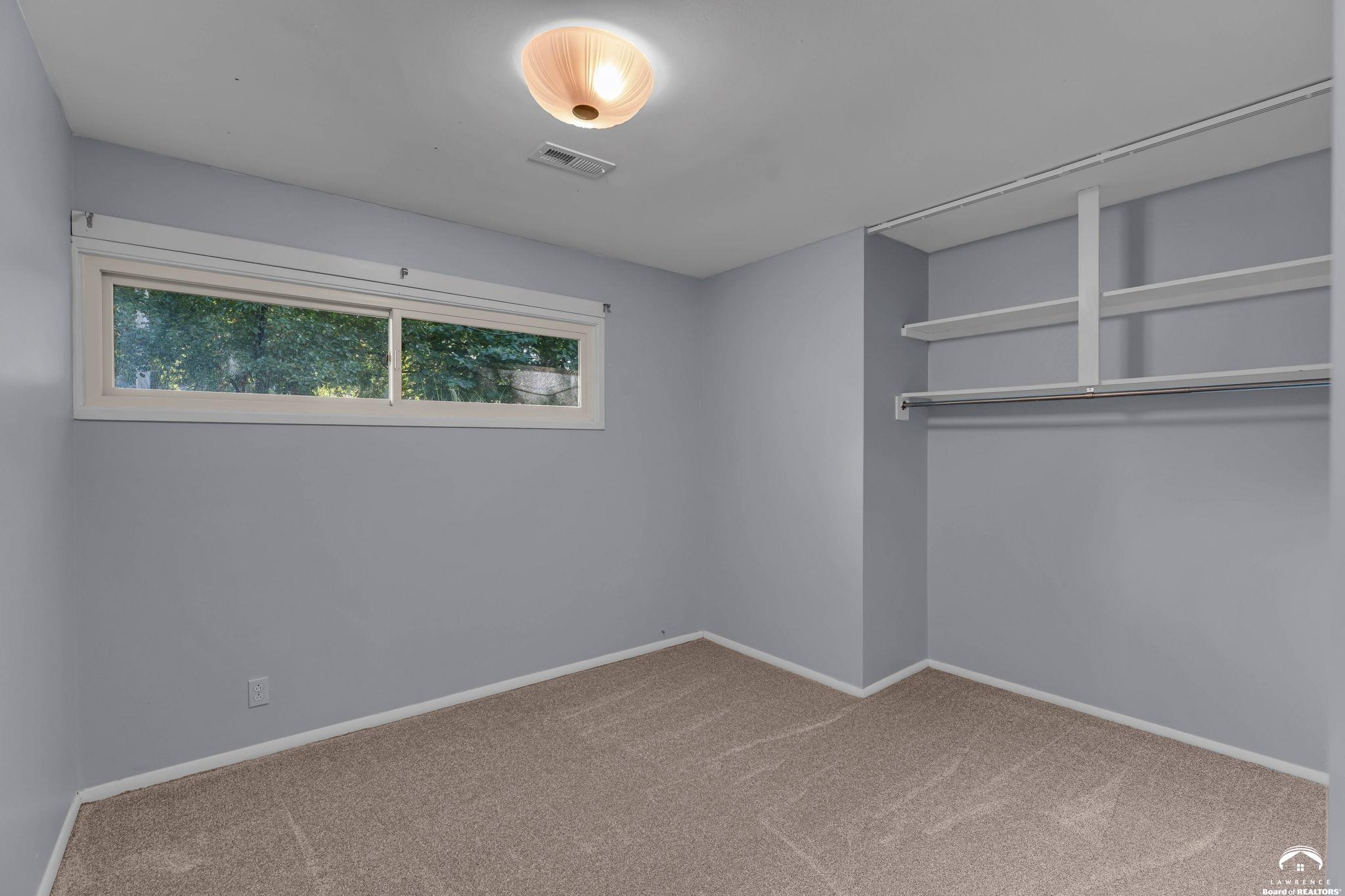 1630 Delaware Street Lawrence, KS 66044 - Photo 20 of 37