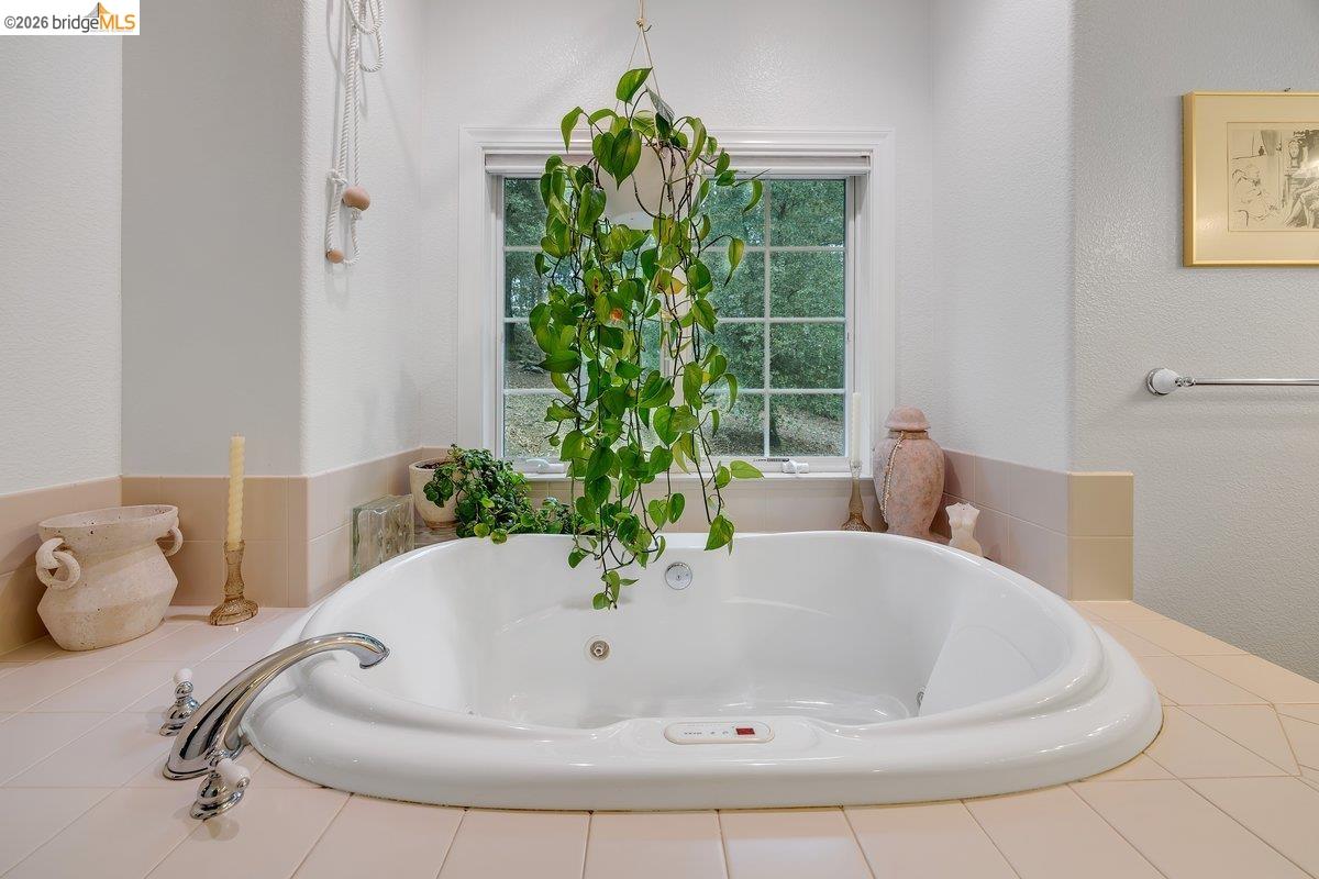 21950 Lyons Bald Mountain Road Sonora, CA 95370 - Photo 30 of 76 a white bath tub sitting in a bathroom