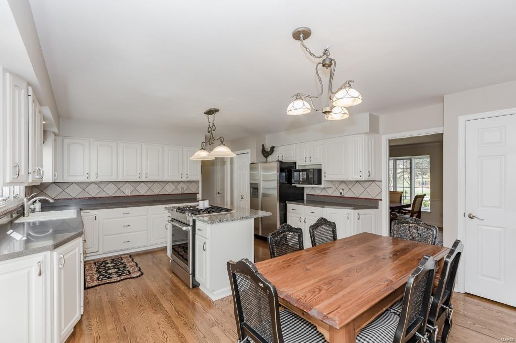 15868 Richborough Road Chesterfield, MO 63017 - Photo 14 of 51 Gallery Image 14