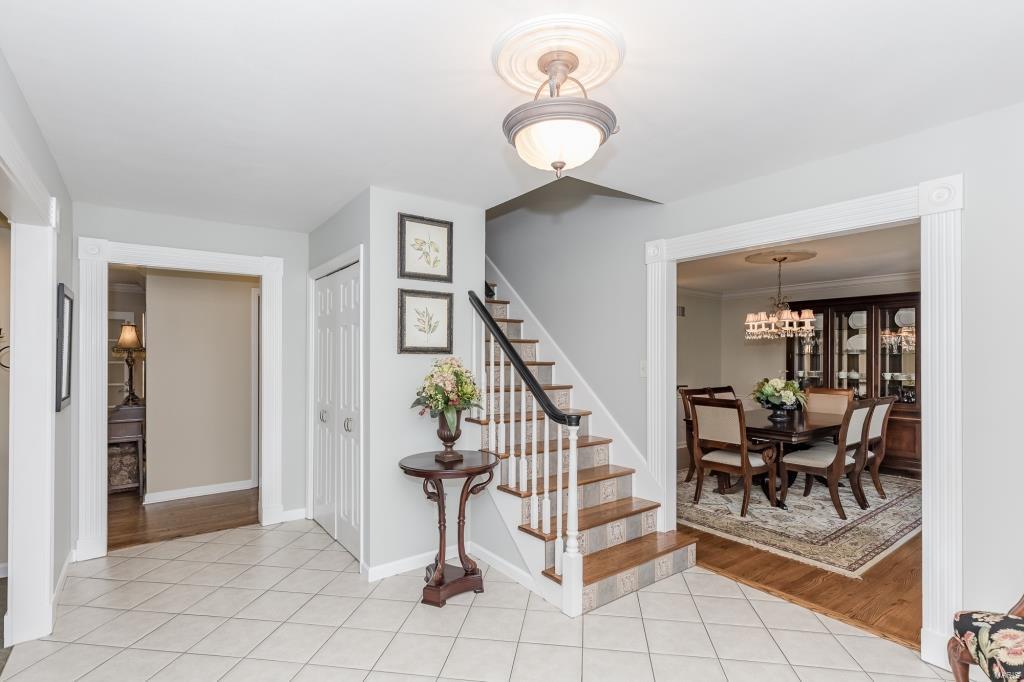 15868 Richborough Road Chesterfield, MO 63017 - Photo 4 of 51 Gallery Image 4