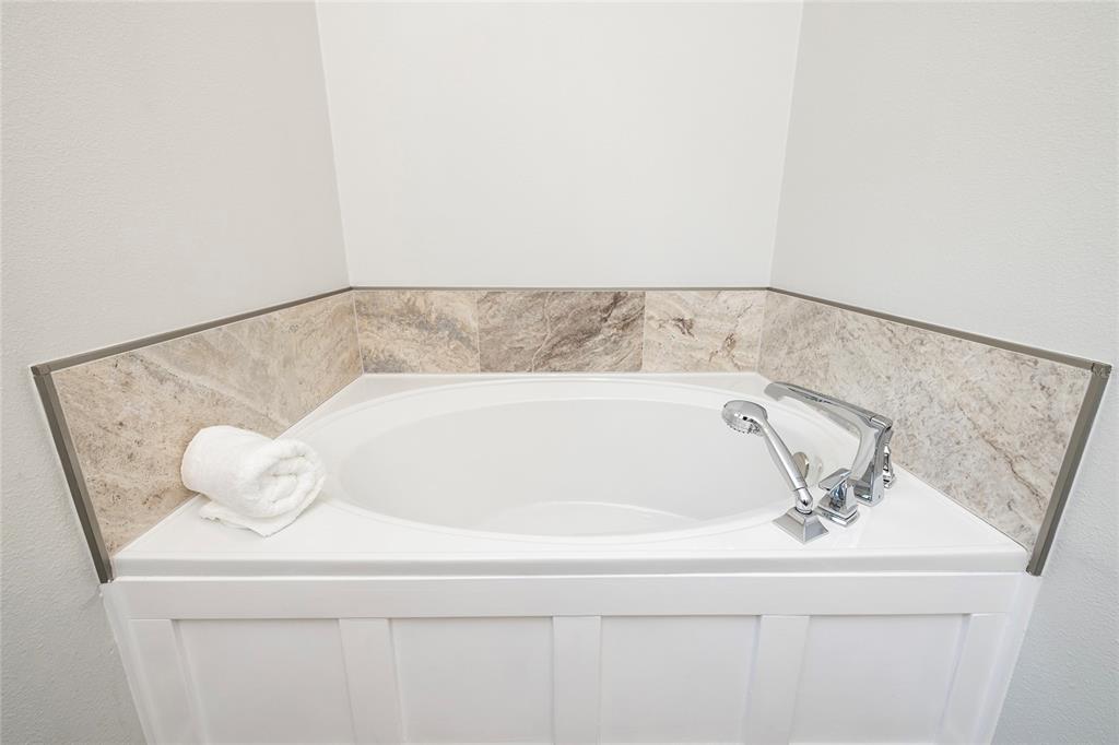 416 Indiana Avenue Crystal Beach, FL 34683 - Photo 19 of 60 a bathroom with a bathtub