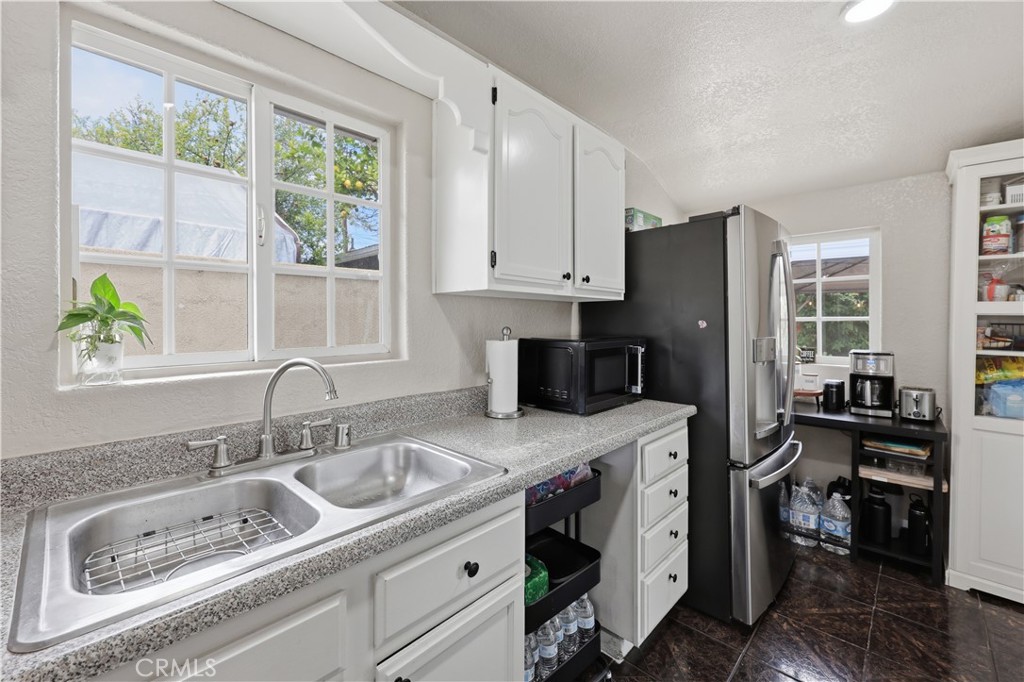 456 North Linden Place Anaheim, CA 92801 - Photo 11 of 30