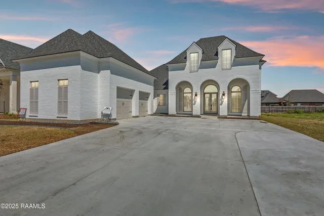 $899,000 | 301 Gunter Grass Court, Lafayette, LA 70508