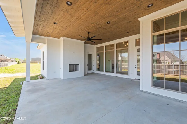 $899,000 | 301 Gunter Grass Court, Lafayette, LA 70508