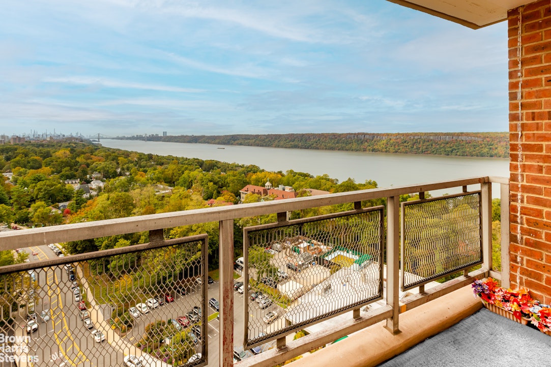 5700 Arlington Avenue, Unit 20S Bronx, NY 10471 - Photo 5 of 15 a view of ocean from a balcony