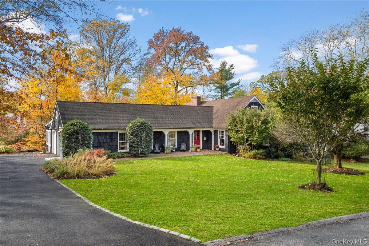 The countryside appeal of this home belies its spacious, airy, modern interior.