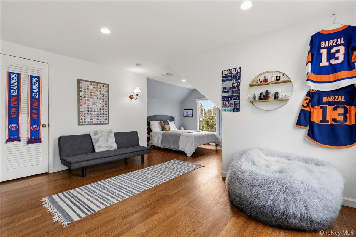 8 Douglas Circle Rye, NY 10580 - Photo 22 of 36 Second floor bedroom with double exposure.