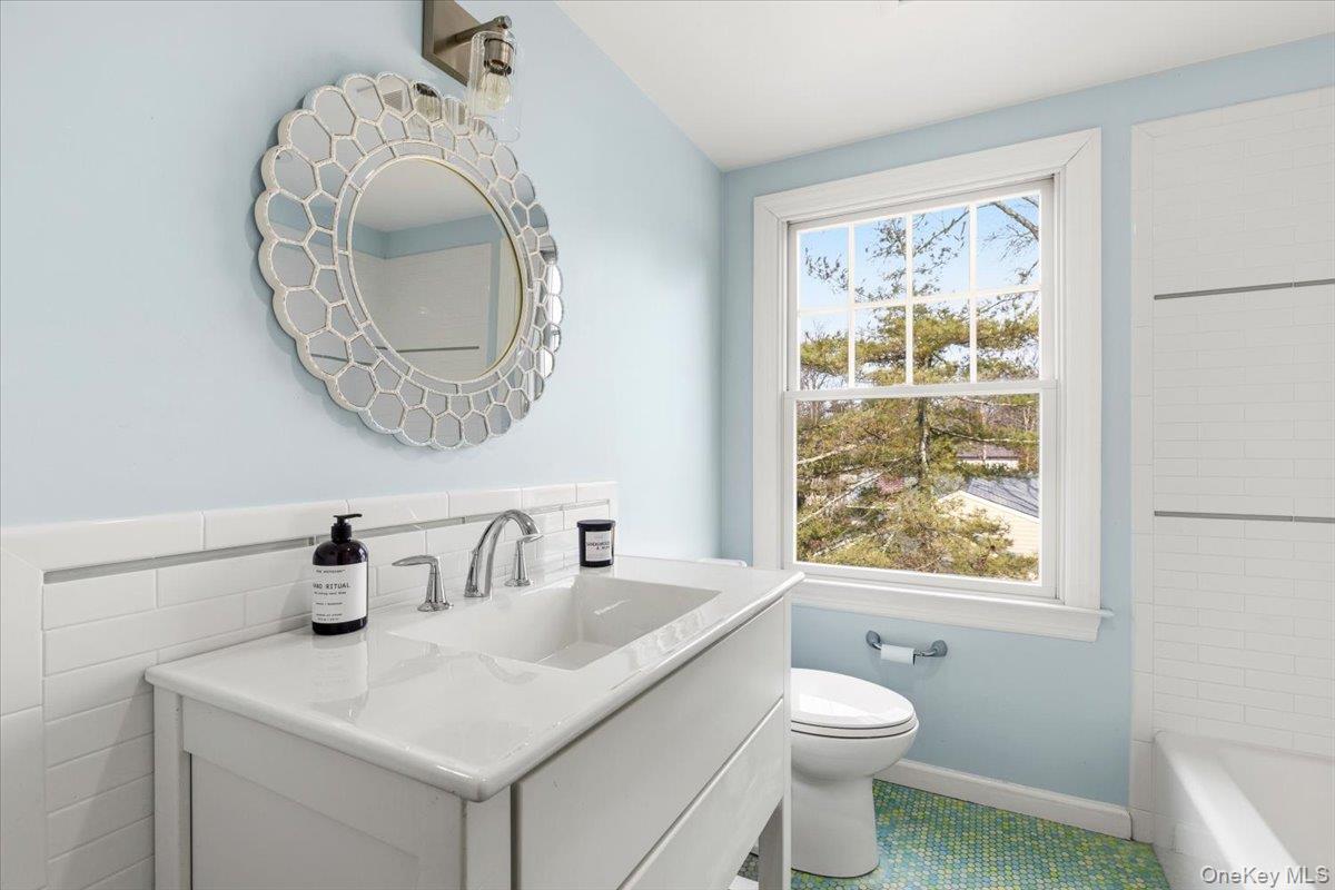 8 Douglas Circle Rye, NY 10580 - Photo 25 of 36 Second floor hall bathroom with tub/shower combination.