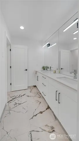 a white bench sitting in a room