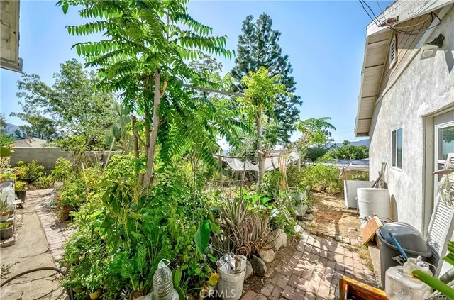 a view of yard with seating area