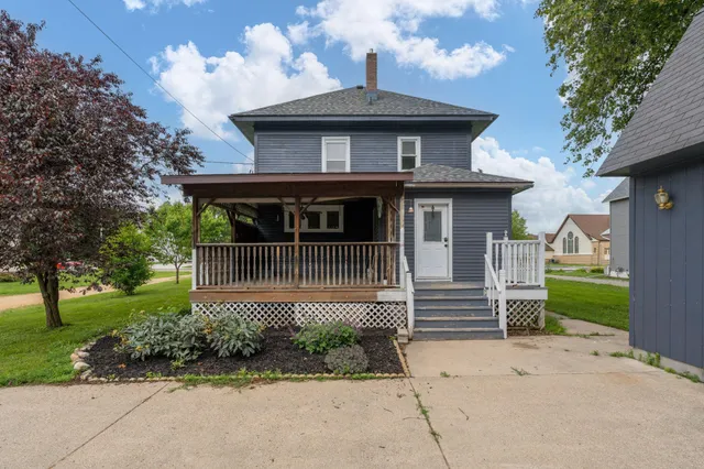 $129,000 | 240 Cleveland Avenue West, Winnebago, MN 56098