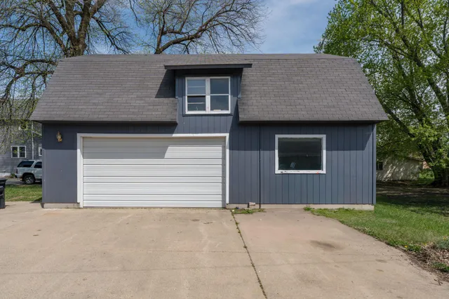 $129,000 | 240 Cleveland Avenue West, Winnebago, MN 56098