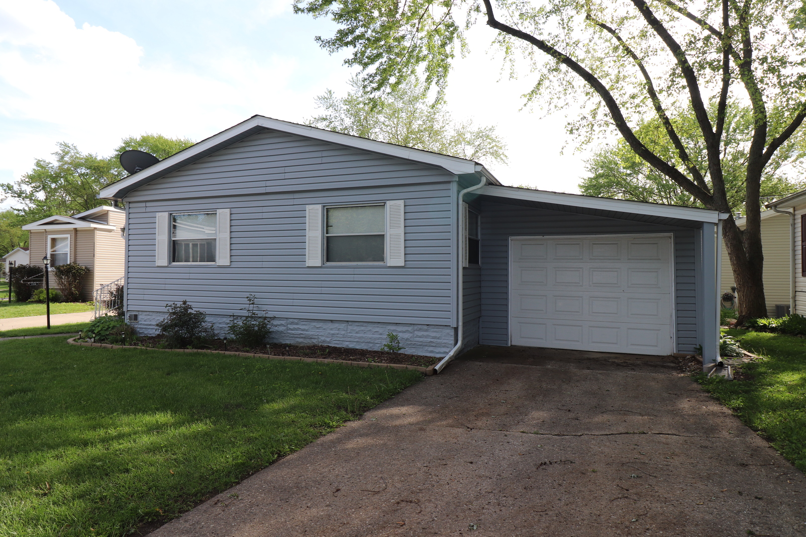 1186 Candida Road Elgin, IL 60123 - Photo 1 of 18