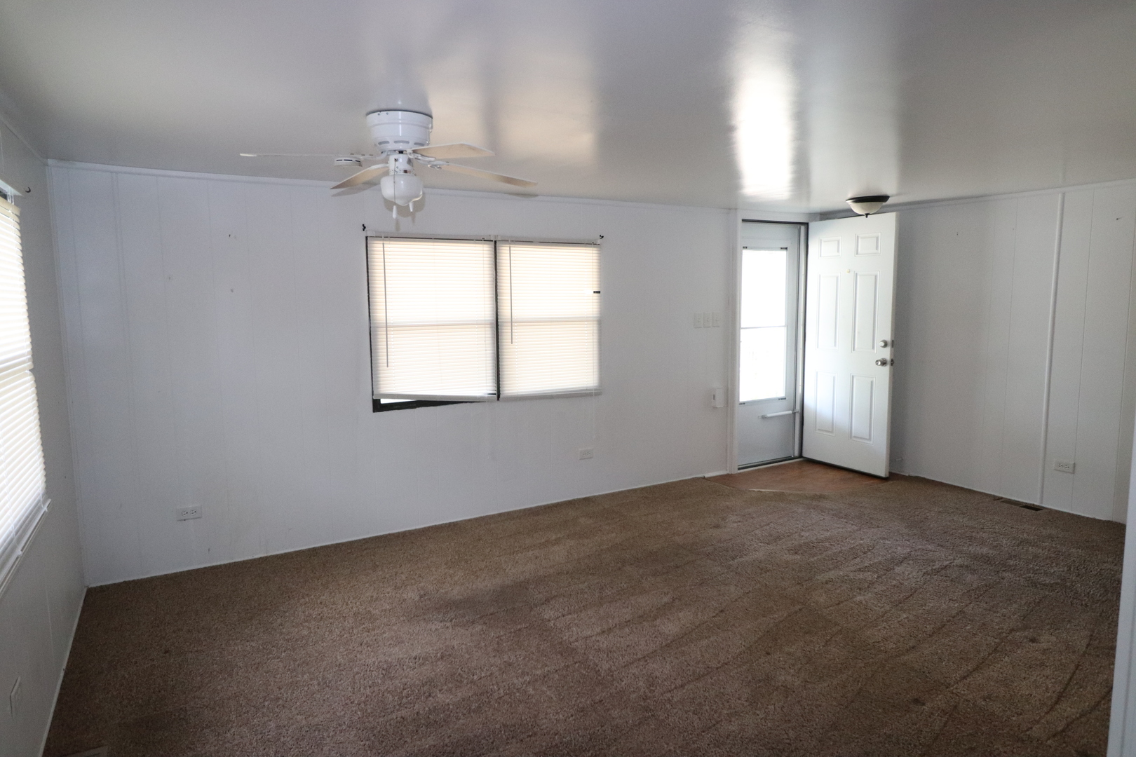 1186 Candida Road Elgin, IL 60123 - Photo 3 of 18