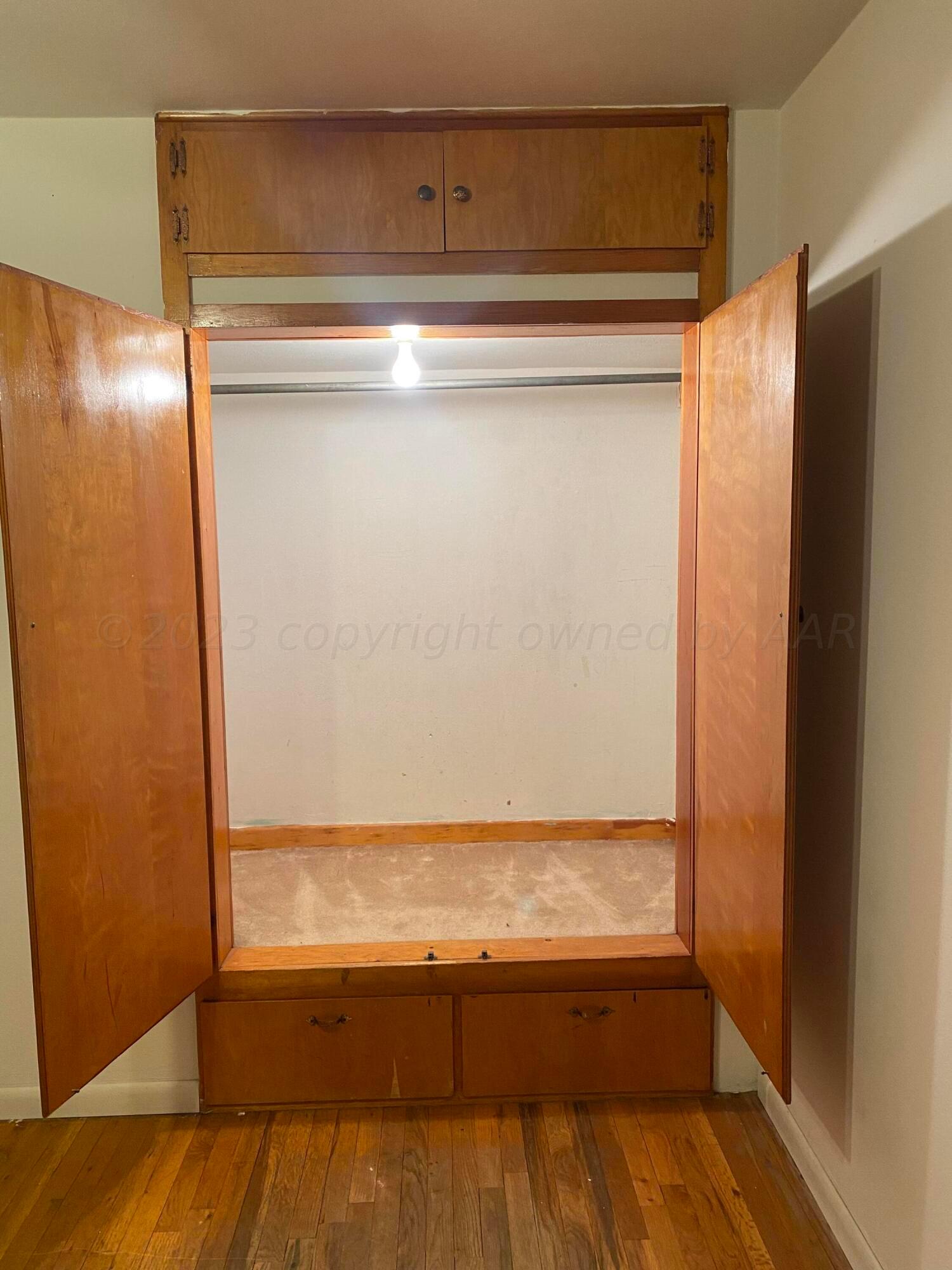 310 Santa Fe Street Borger, TX 79007 - Photo 8 of 18 a view of walk in closet