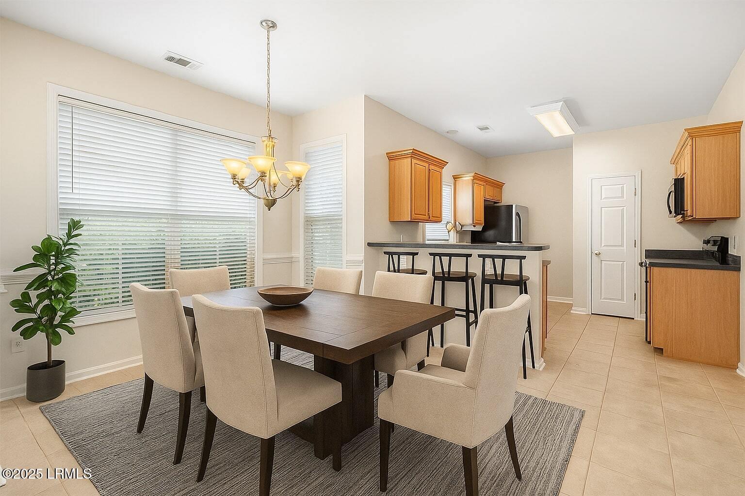39 Woods Bay Road Bluffton, SC 29910 - Photo 5 of 47 Dining room-kitchen