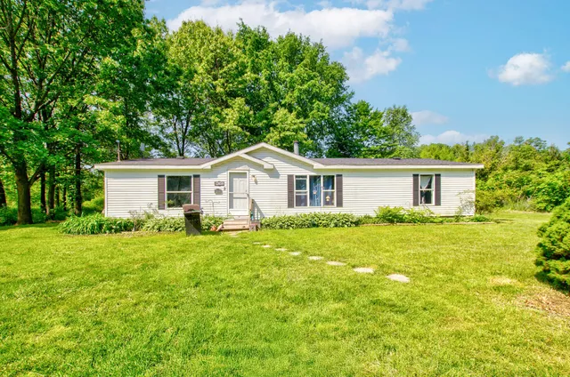$205,500 | 12650 State Road, Leslie, MI 49251