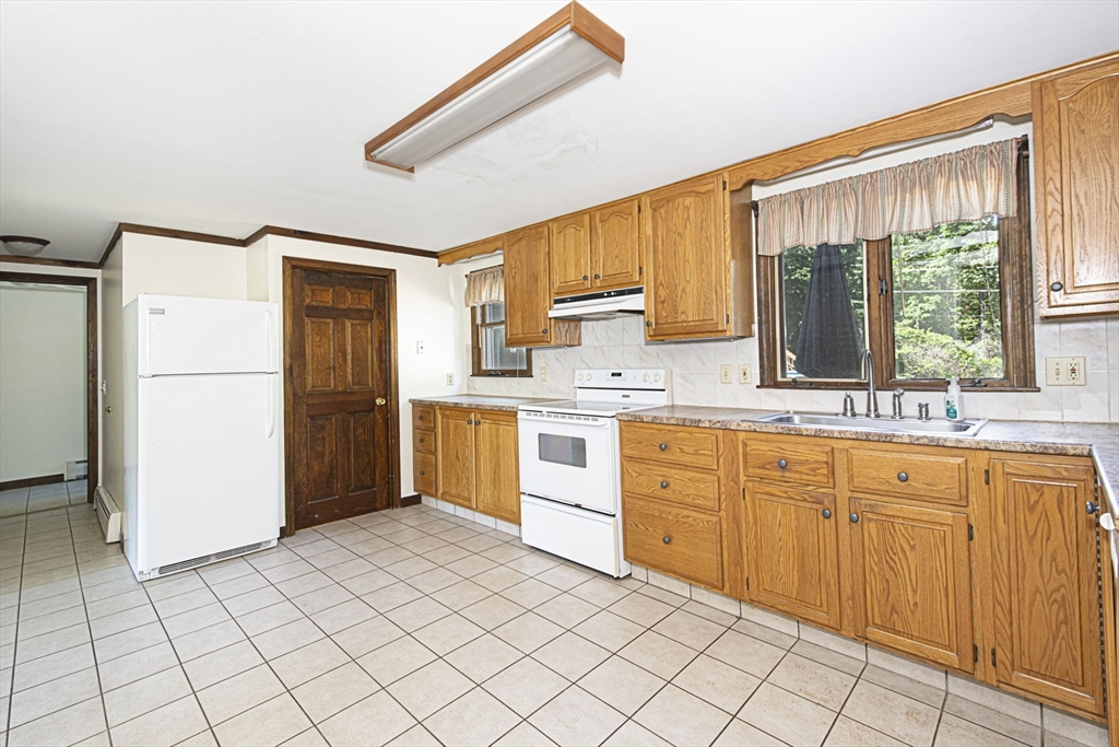 12 Ridge Road Shrewsbury, MA 01545 - Photo 9 of 42