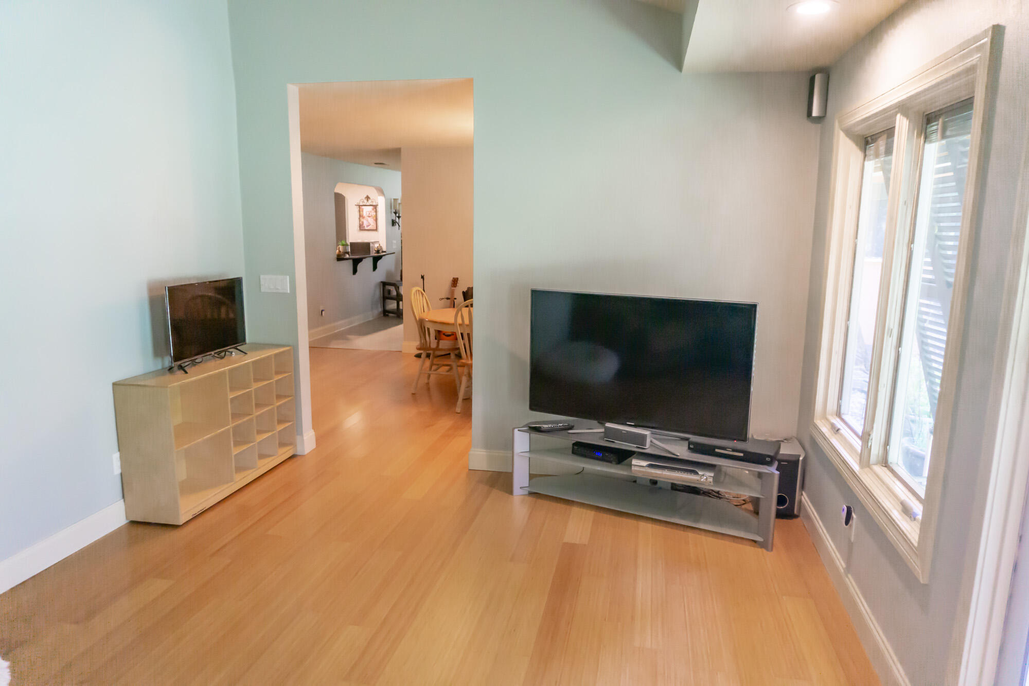 372 Golfview Drive Miramar Beach, FL 32550 - Photo 33 of 66 a living room with furniture and flat screen tv