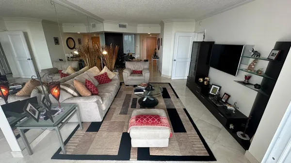 $4,900 | 21055 Yacht Club Drive, Unit 1804, Aventura, FL 33180