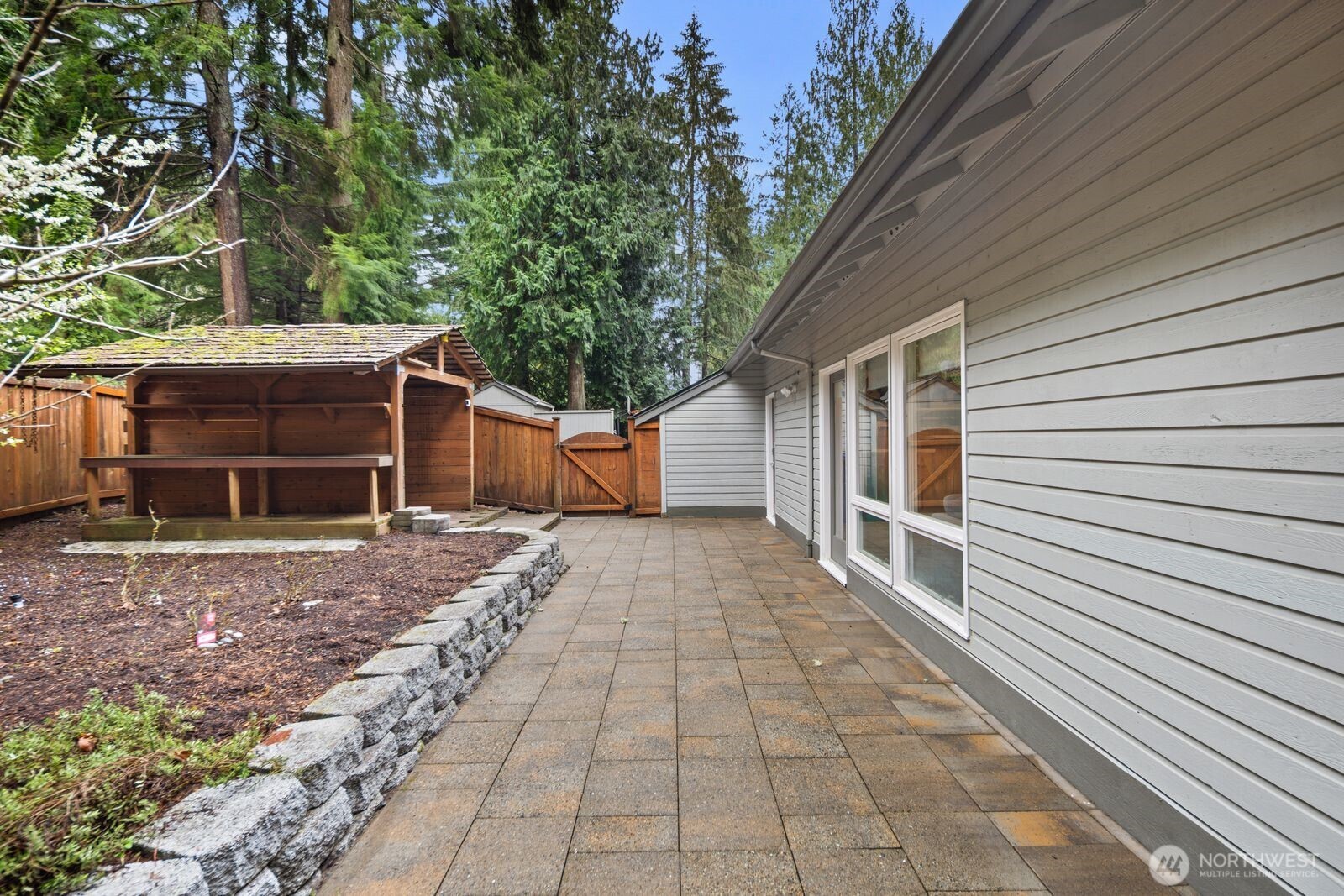 22720 Northeast 46th Street Redmond, WA 98053 - Photo 33 of 40