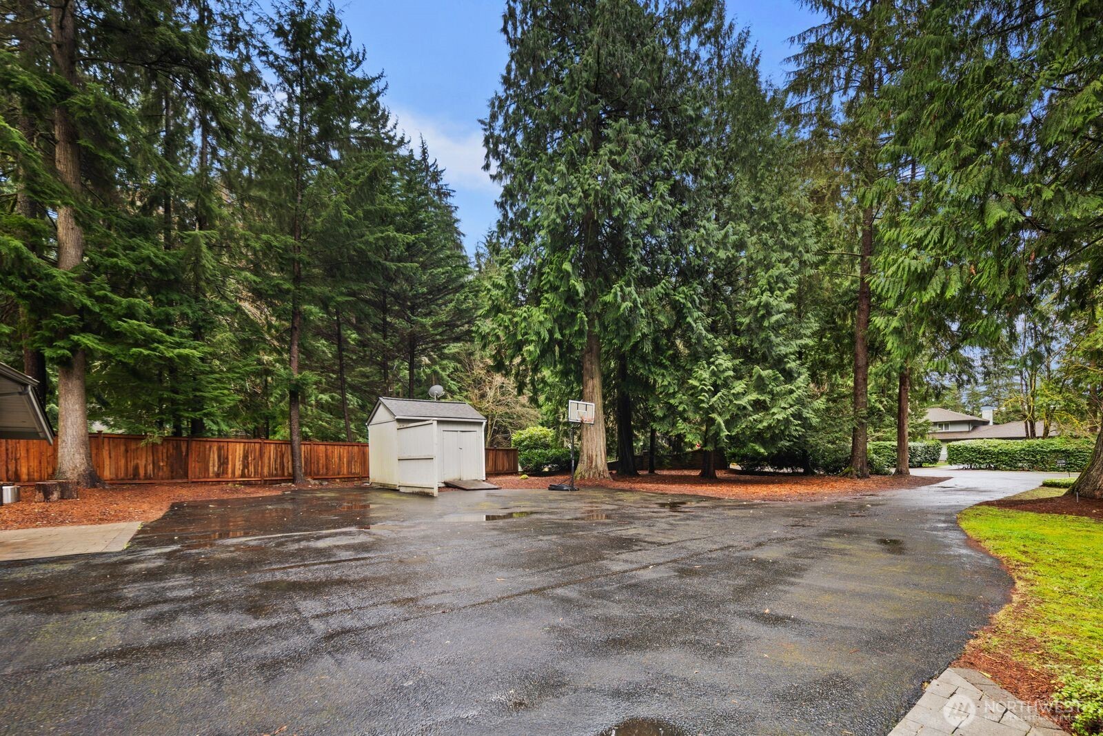 22720 Northeast 46th Street Redmond, WA 98053 - Photo 36 of 40