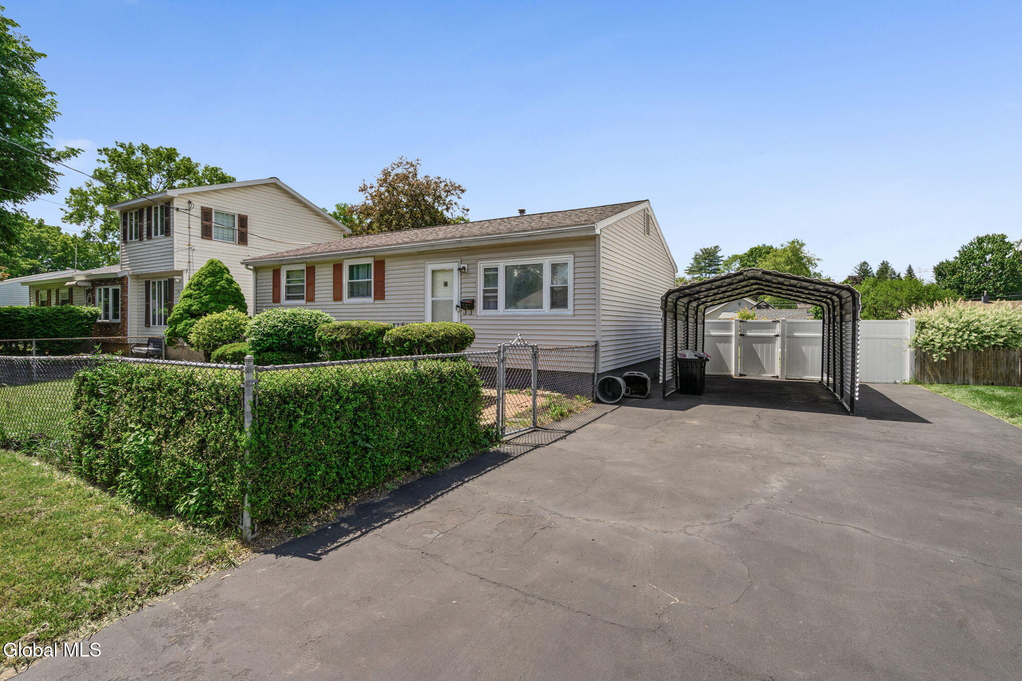 327 Manchester Road Schenectady, NY 12304 - Photo 2 of 16 25-web-or-mls-327-manchester-rd