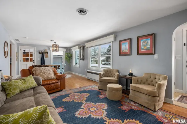 $199,900 | 108 East Crestwood Street, Morton, IL 61550