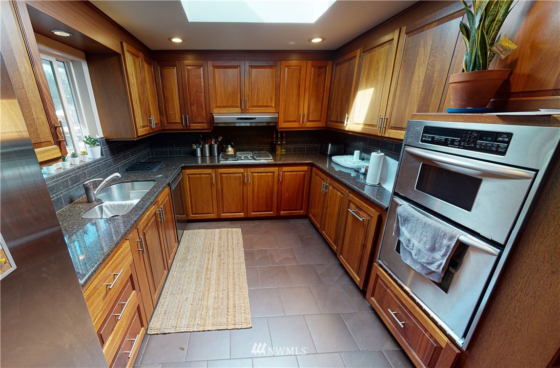 17411 117th Avenue Southeast Renton, WA 98058 - Photo 16 of 38 Gallery Image 16