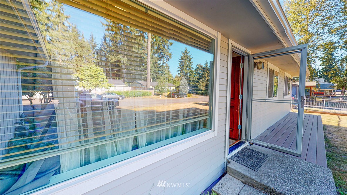 17411 117th Avenue Southeast Renton, WA 98058 - Photo 3 of 38 Gallery Image 3
