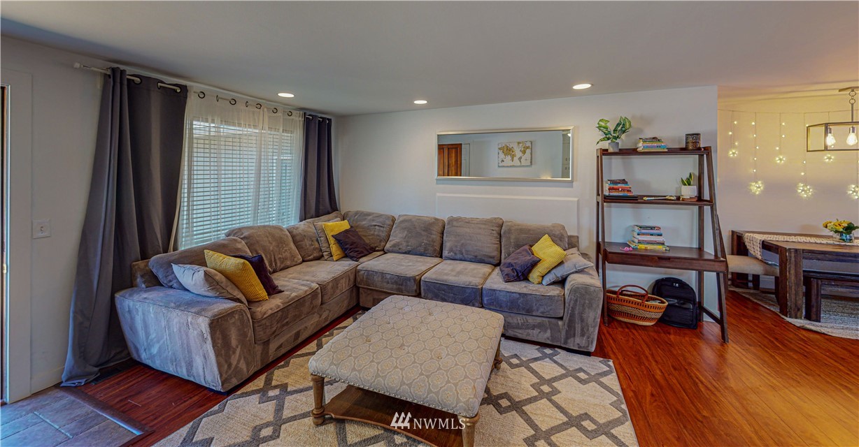 17411 117th Avenue Southeast Renton, WA 98058 - Photo 5 of 38 Gallery Image 5