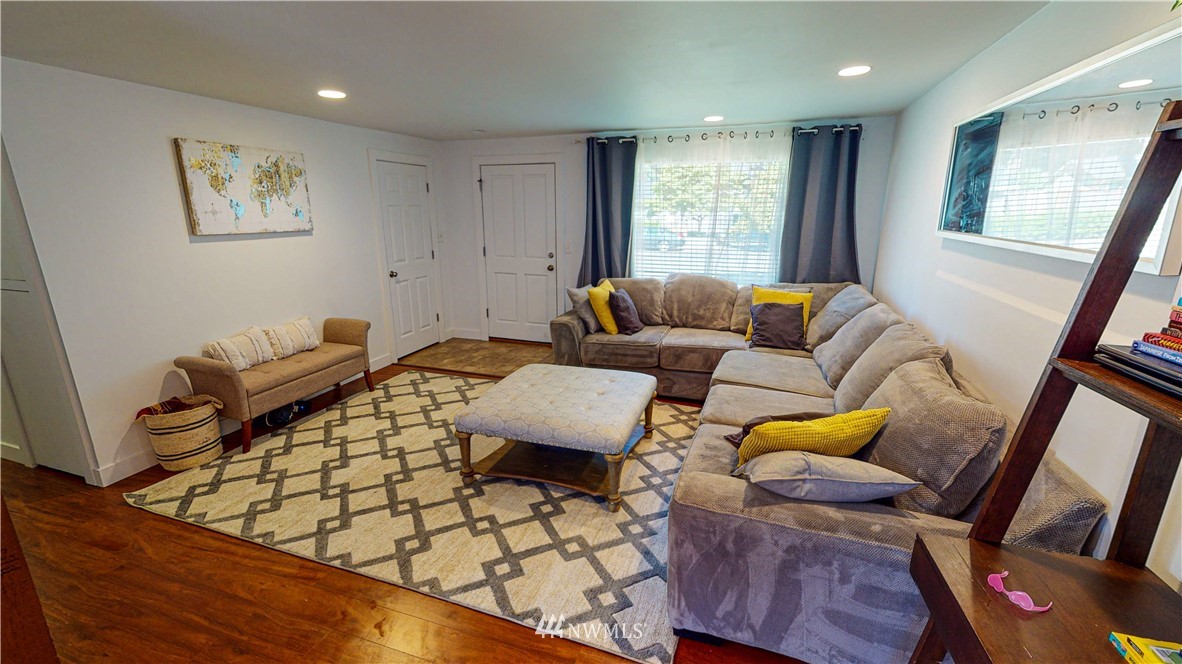 17411 117th Avenue Southeast Renton, WA 98058 - Photo 6 of 38 Gallery Image 6
