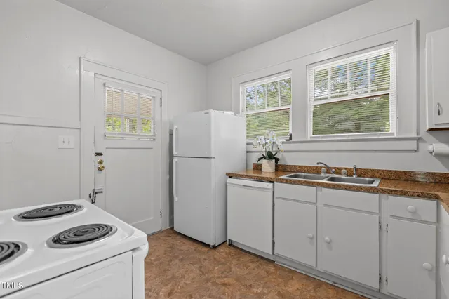 a view of a utility room with a washer and dryer